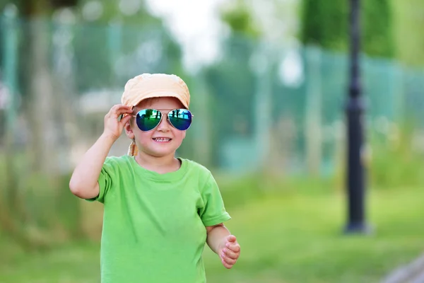 Pequeño niño — Foto de Stock