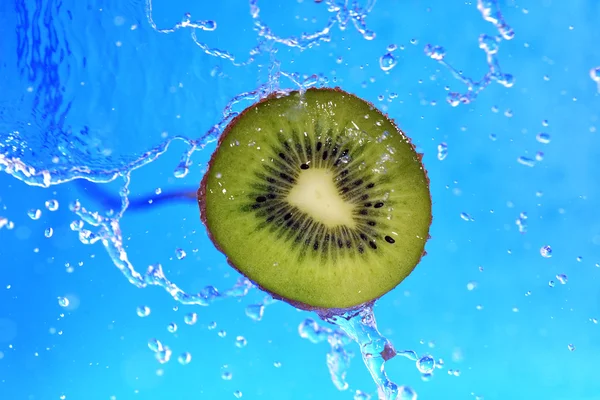 Slice of kiwi — Stock Photo, Image