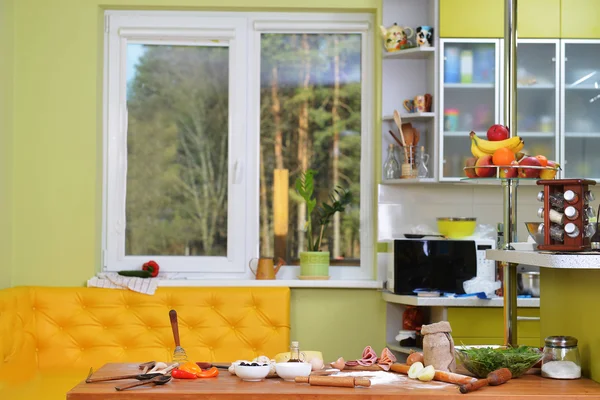 Mesa con comida —  Fotos de Stock