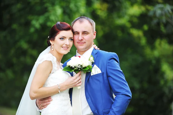 Groom and bride — Stock Photo, Image