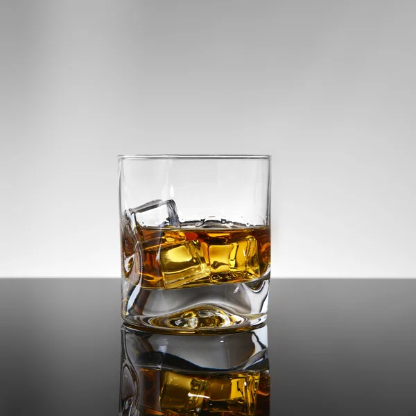 Whiskey with ice — Stock Photo, Image