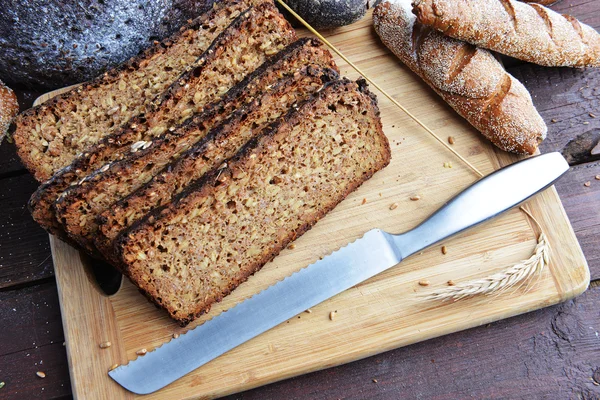 Black breadsliced bread — Stock Photo, Image