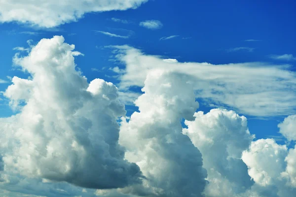 Nuvens brancas — Fotografia de Stock