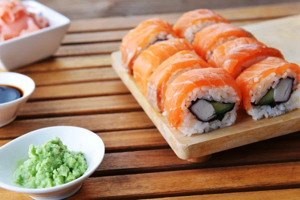 Sushi con salmón —  Fotos de Stock