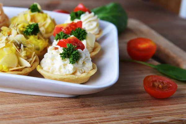 Tartlets with cream — Stock Photo, Image