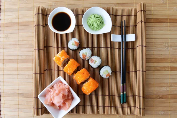 Lahodné sushi rolky — Stock fotografie