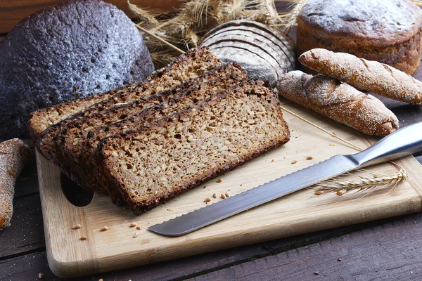 Pane nero affettato — Foto Stock