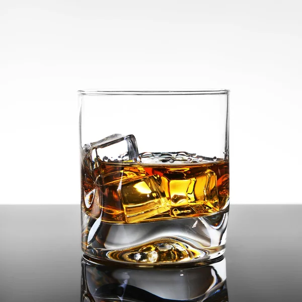 Whiskey with ice — Stock Photo, Image