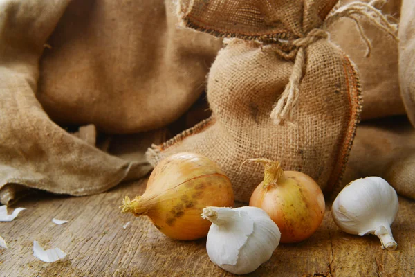 Onions and garlic — Stock Photo, Image