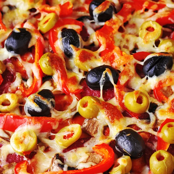 Frisch gebackene Pizza — Stockfoto