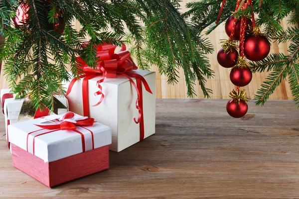 Weihnachtsspielzeug und Geschenke — Stockfoto