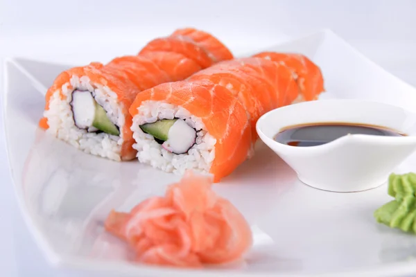 Sushi com salmão — Fotografia de Stock