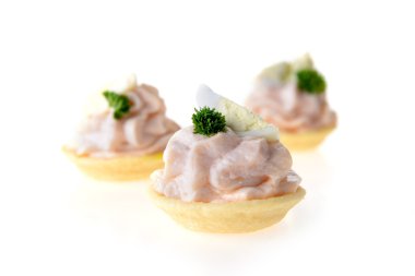 Tartlets krem ve dereotu ile