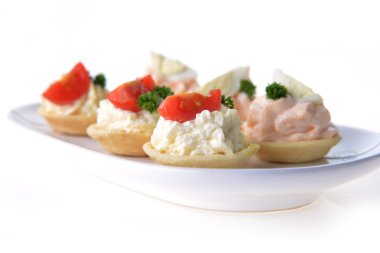 Tartlets krem ve dereotu ile