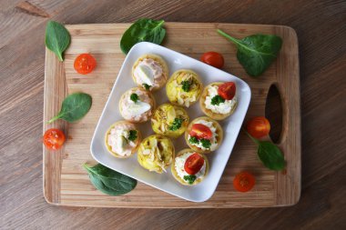 Tartlets krem ve dereotu ile