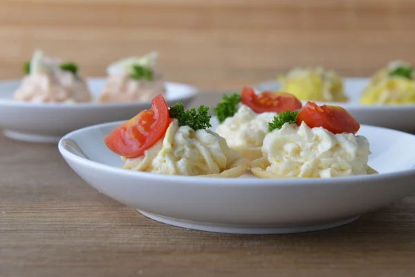 Tartlets with cream and dill — Stock Photo, Image