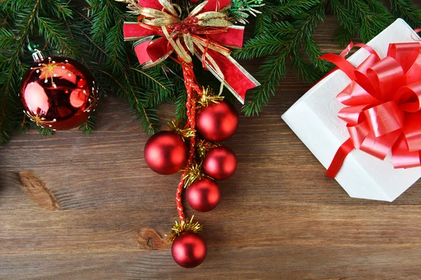 Noel oyuncaklarıyla köknar ağacı — Stok fotoğraf