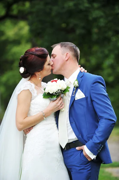 Groom and bride — Stock Photo, Image