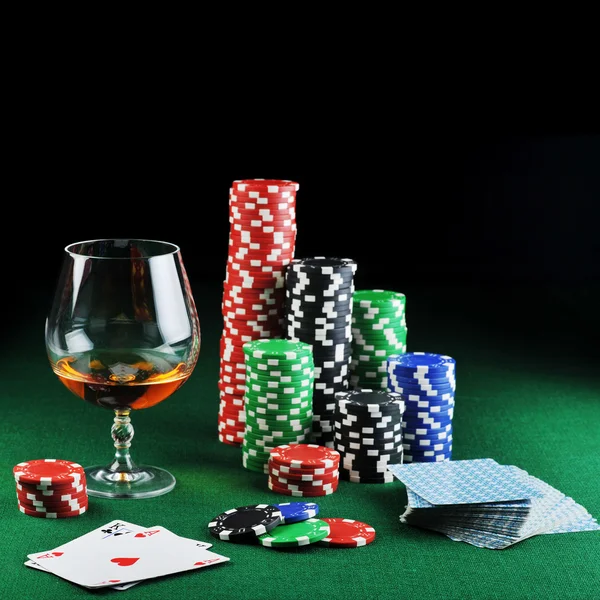 Drink and playing cards — Stock Photo, Image