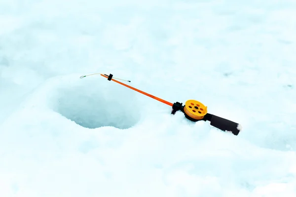 Haste de pesca na neve — Fotografia de Stock