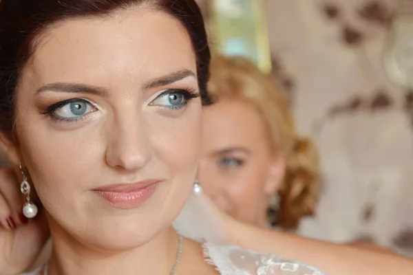 Beautiful bride in white — Stock Photo, Image