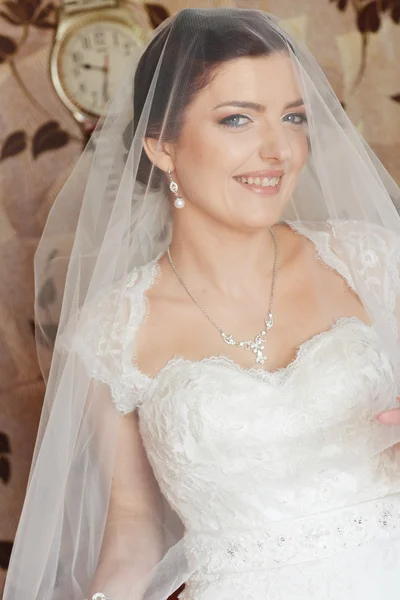 Beautiful bride in white — Stock Photo, Image