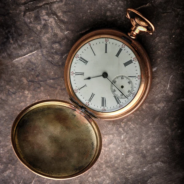 Relógio de ouro velho — Fotografia de Stock