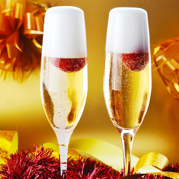 Två glas med champagne — Stockfoto