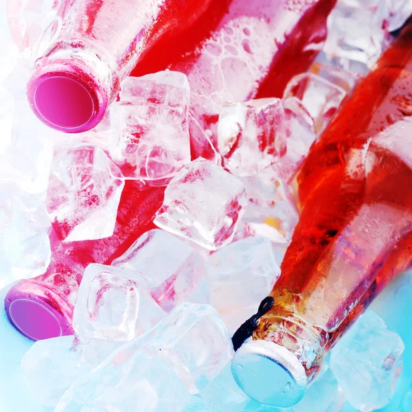 Bebida de gelo de garrafas — Fotografia de Stock
