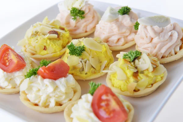 Tartlets with cream — Stock Photo, Image