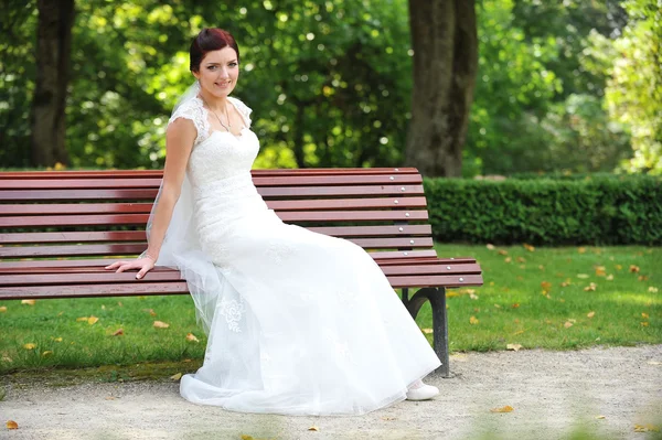 Beautiful bride on bench — Stock Photo, Image
