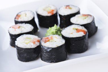 Japon suşi rulo