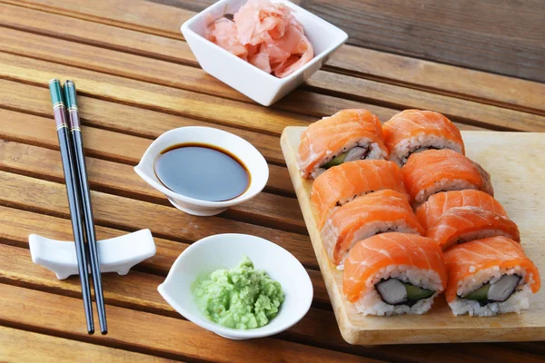 Sushi con salmón —  Fotos de Stock