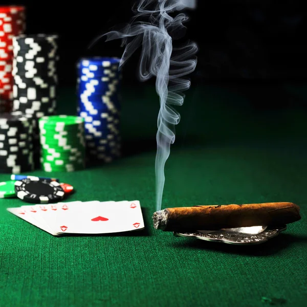 Cigar and playing cards — Stock Photo, Image