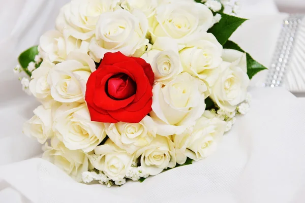 Buquê de rosas da noiva — Fotografia de Stock