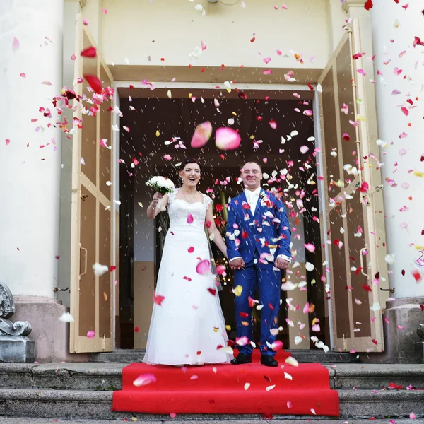 Pareja de recién casados — Foto de Stock