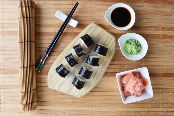 Deliciosos rolos de sushi — Fotografia de Stock