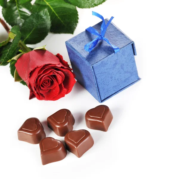 Rose and  gifts in box — Stock Photo, Image