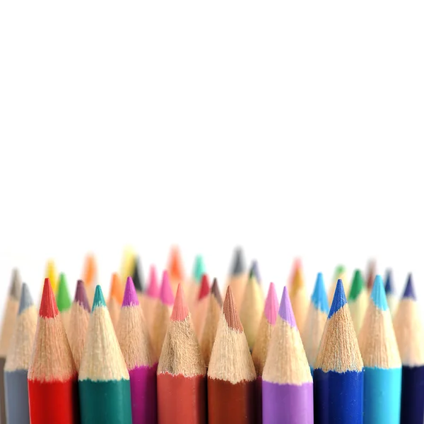Valikoima värillisiä kyniä — kuvapankkivalokuva