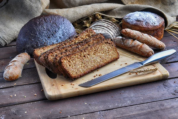 Black breadsliced bread — Stock Photo, Image