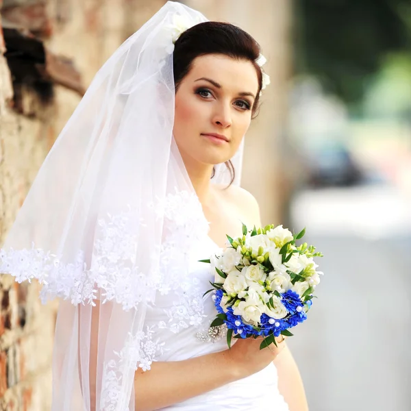 GIrl у весільній сукні — стокове фото