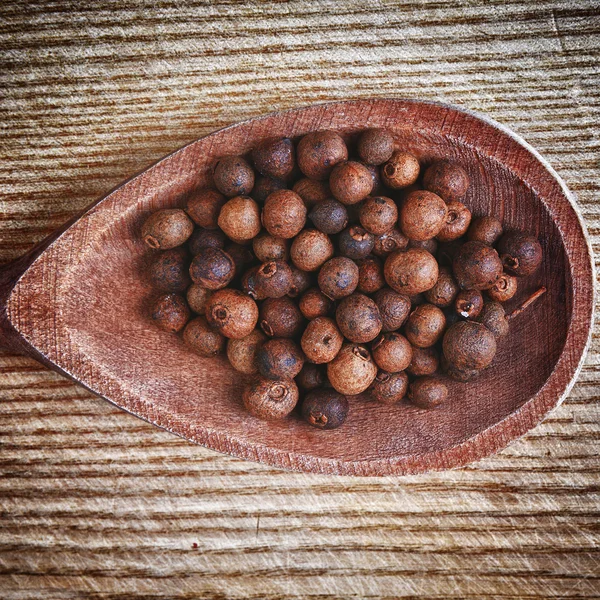 Allspice grain in spoon — Stock Photo, Image