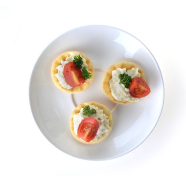 Tartlets krem ve dereotu ile