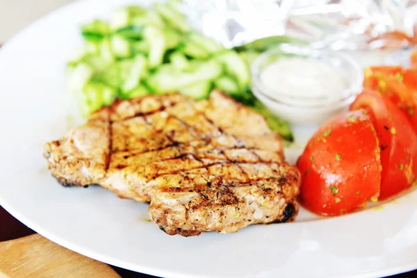 Carne frita com tomate — Fotografia de Stock