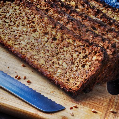 Filizlenmiş taneleri ile ekmek