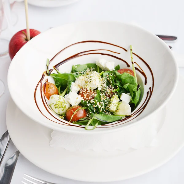 Vegetable salad with feta — Stock Photo, Image