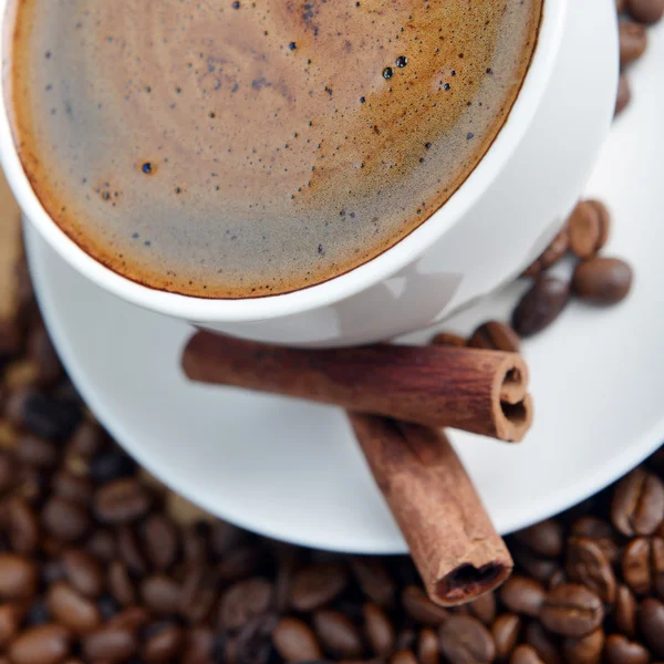 Taza de café en platillo —  Fotos de Stock