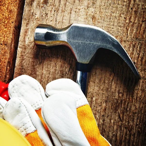 Steel hammer and gloves — Stock Photo, Image