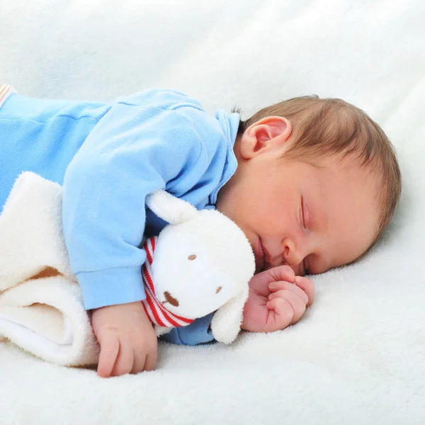 Bebê bonito com brinquedo — Fotografia de Stock