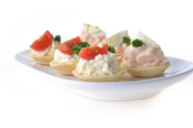 Tartlets krem ve dereotu ile